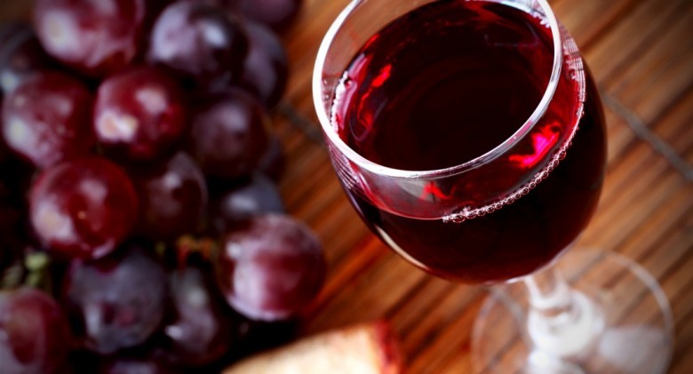 a-glass-of-red-wine-1075x605