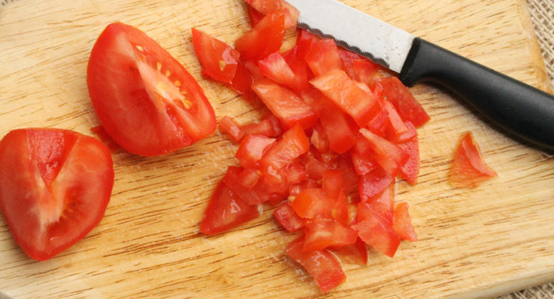 2-cut-tomatoes