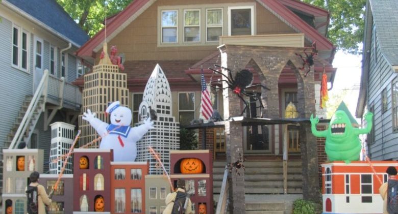 10-tech-themed-Halloween-house-designs-for-Geeky-families_13