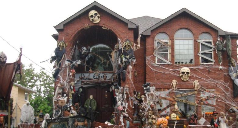 cool halloween house decorations