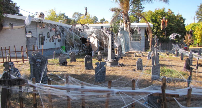 Halloween houses in Novato 005