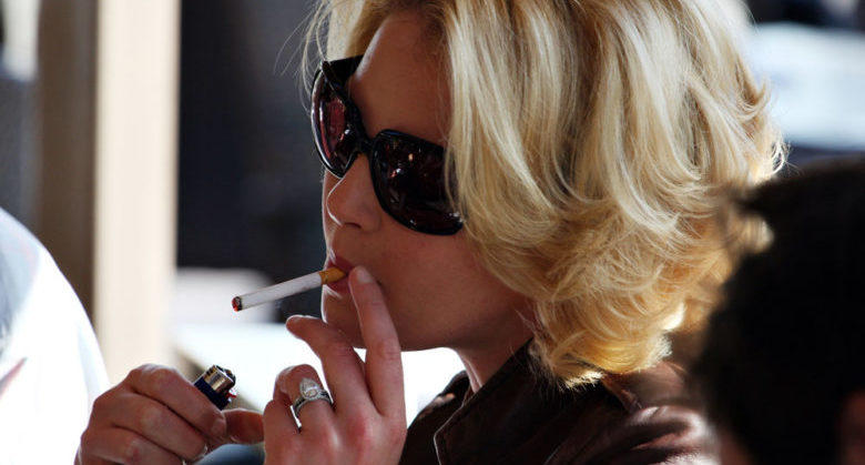 You Won’t Believe Which Celebrities Still Smoke – Page 13 – Life'd